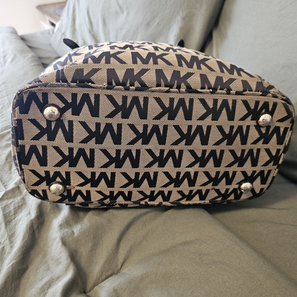 Michael Kors Black and Tan Tote Bag - Picture 9 of 11